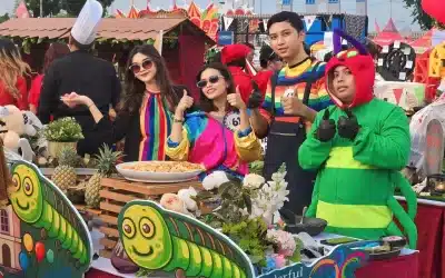 TAMPIL PENUH WARNA DAN KECERIAAN, PALM PARK HOTEL & CONVENTION SURABAYA RAMAIKAN FESTIVAL RUJAK ULEG 2025